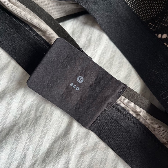 Lululemon sports bra - Picture 3 of 3